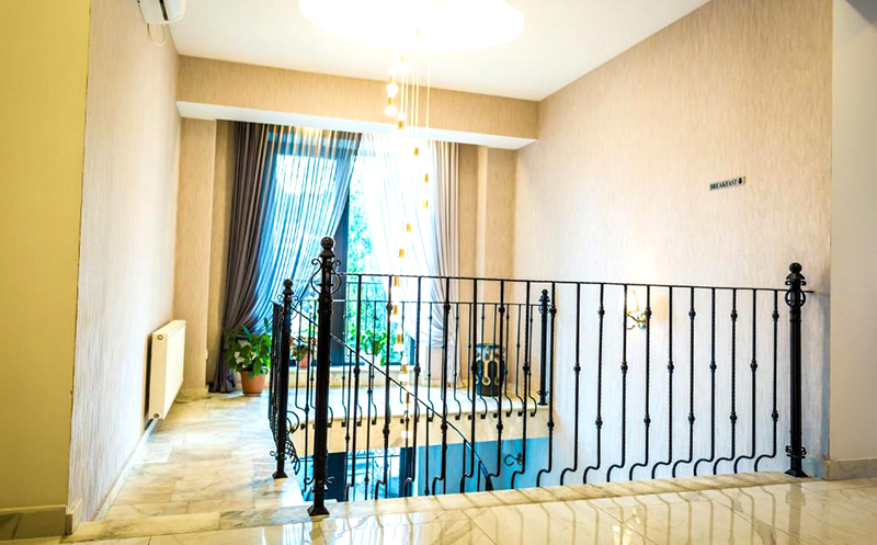 თბილისში, ნომერი 2 სტუმარზე33333333