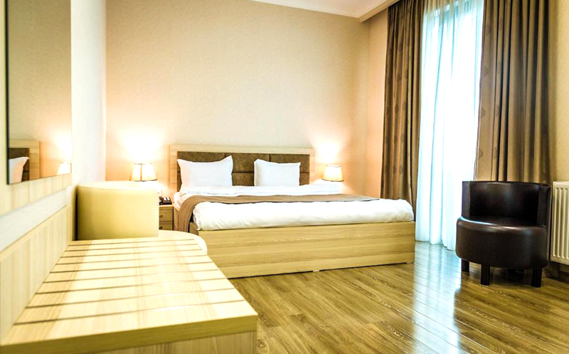 თბილისში, ნომერი 2 სტუმარზე33333333