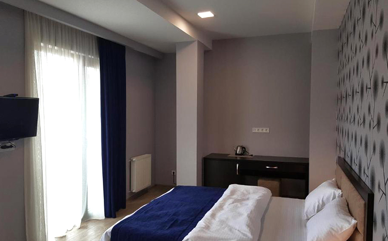 თბილისში, ნომერი 2 სტუმარზე33333333