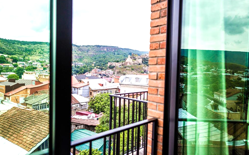 თბილისში, ნომერი 2 სტუმარზე33333333