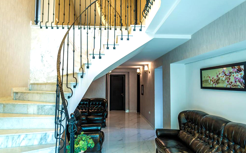 თბილისში, ნომერი 2 სტუმარზე33333333