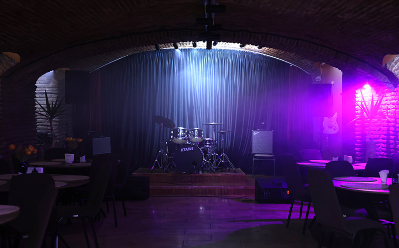 კერძები და სასმელი 4 სტუმარზე