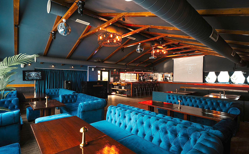 შეთავაზება თინეიჯრებისთვის 10-12 სტუმარზე, კერძებით და კოქტეილით