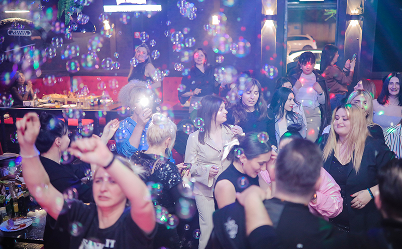 კერძები და სასმელი 10 ბავშვზე