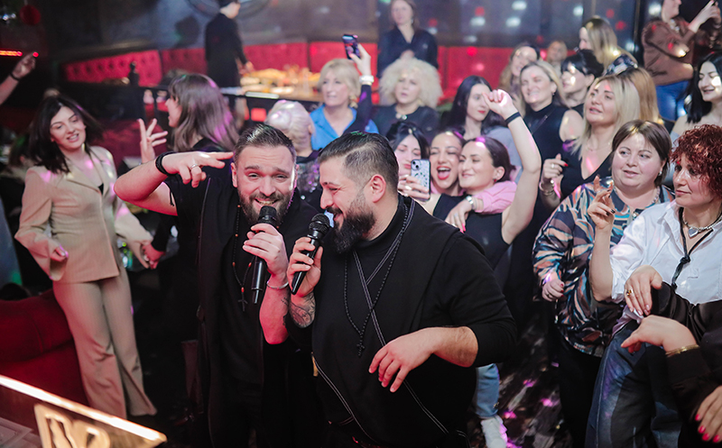 კერძები და სასმელი 10 ბავშვზე