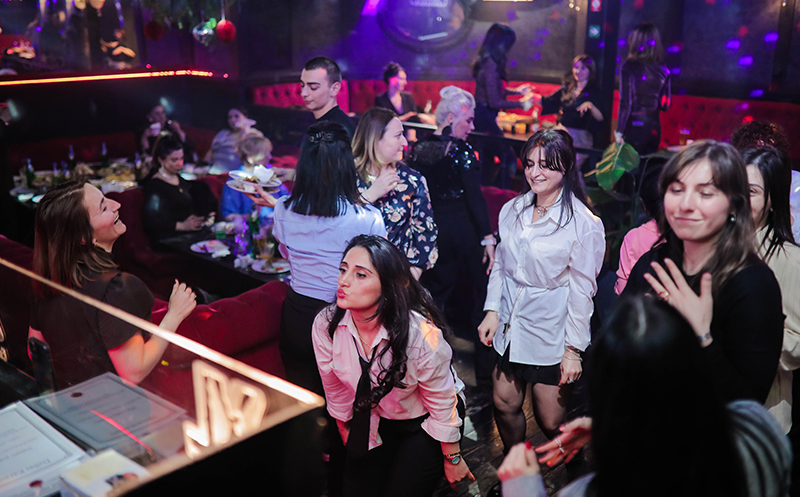 კერძები და სასმელი 10 ბავშვზე