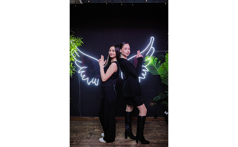 შეთავაზება თინეიჯრებისთვის 10-12 სტუმარზე, კერძებით და კოქტეილით