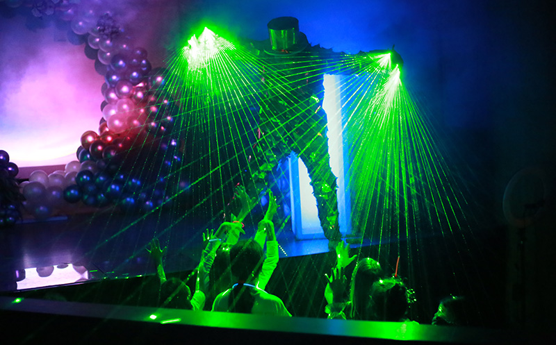 საახალწლო კარნავალი ან დაბადების დღე 15, 20, 25 ან მეტ ბავშვზე კლუბ დეჟავუში