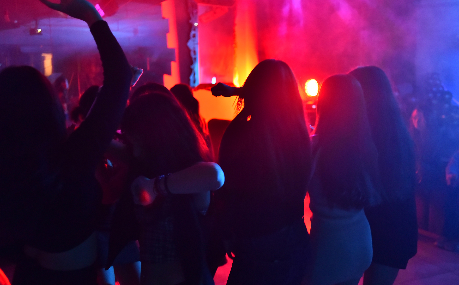 დახურული წვეულება, 10,15, 20, 25 და 30 თინეიჯერზე