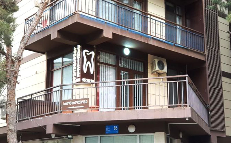 ცირკონო ან მეტალო კერამიკის გვირგვინი