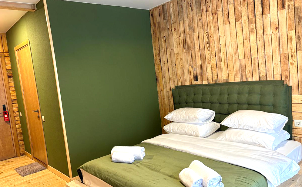 ივნისში, აბასთუმანში კოტეჯები 2 სტუმარზე სამჯერადი კვებით