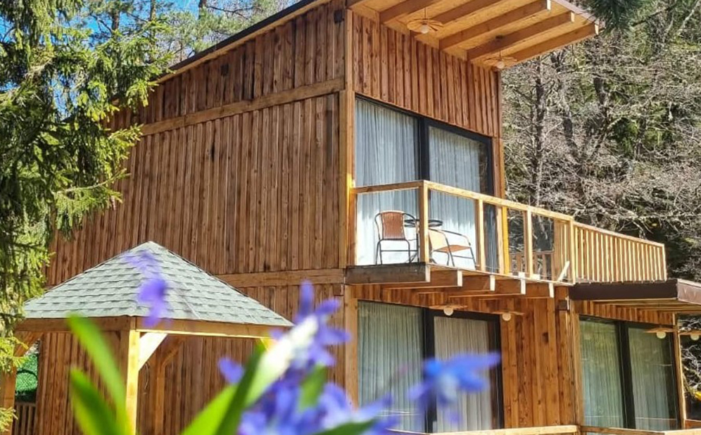 ივნისში, აბასთუმანში კოტეჯები 2 სტუმარზე სამჯერადი კვებით