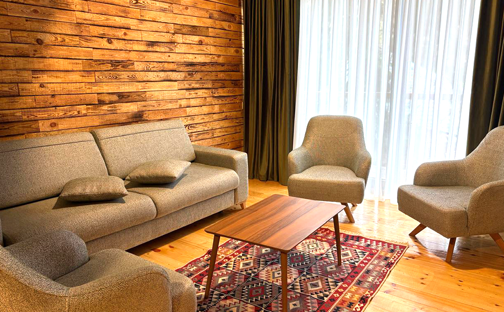 ივნისში, აბასთუმანში კოტეჯები 2 სტუმარზე სამჯერადი კვებით