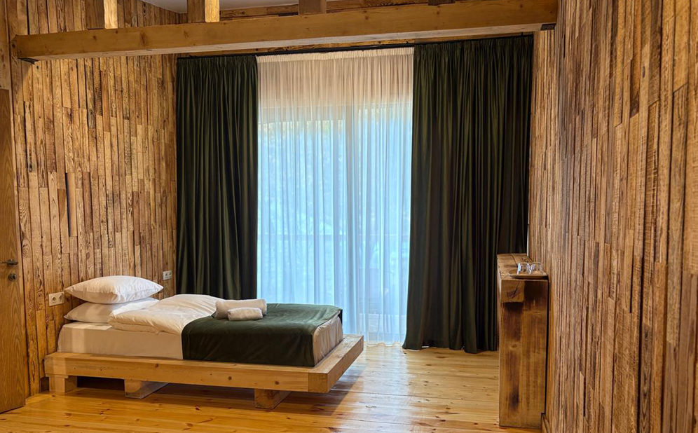 ივნისში, აბასთუმანში კოტეჯები 2 სტუმარზე სამჯერადი კვებით