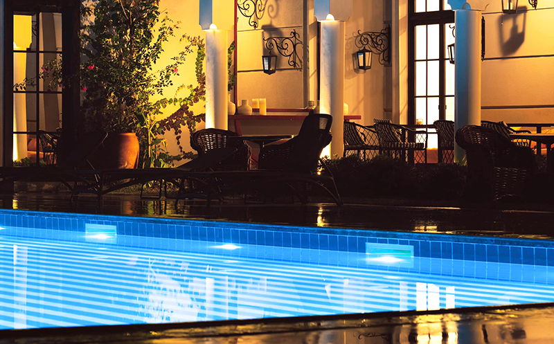 აპრილში, კახეთში, ნომერი 2 ან 3 სტუმარზე საუზმით, შიდა და ღია აუზით, საუნით და საბილიარდო სივრცით ესკიზ თელავში