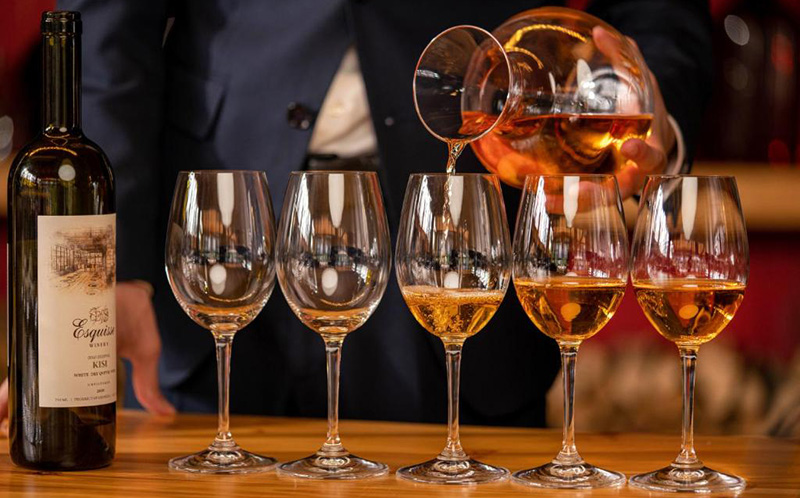 კახეთში, ნომერი 2 ან 3 სტუმარზე საუზმით, შიდა და ღია აუზით, საუნით და საბილიარდო სივრცით