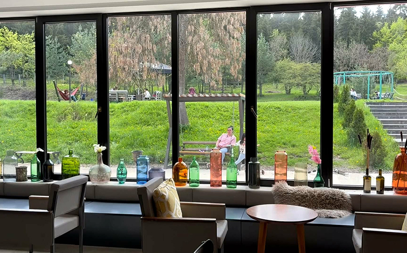 15-30 მარტი, ცემში, ნომერი 2 ან 3 სტუმარზე საუზმით, სპას და სამედიცინო პროცედურების 20%-იანი ფასდაკლებით