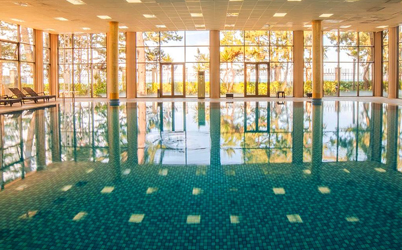 3 ღამე! ქობულეთში, სასტუმროს ნომერი 2 სტუმარზე ღია, დახურული აუზით, ფიტნესით და საუნით