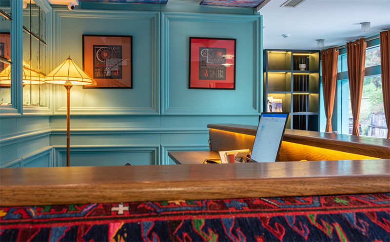 თბილისში, ნომერი 2 და 3 სტუმარზე საუზმით