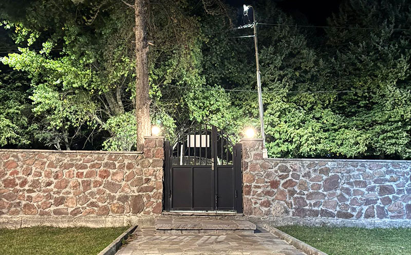 ივლისის ჩათვლით, ყაზბეგში, ნომერი 2 ან 3 სტუმარზე საუზმით