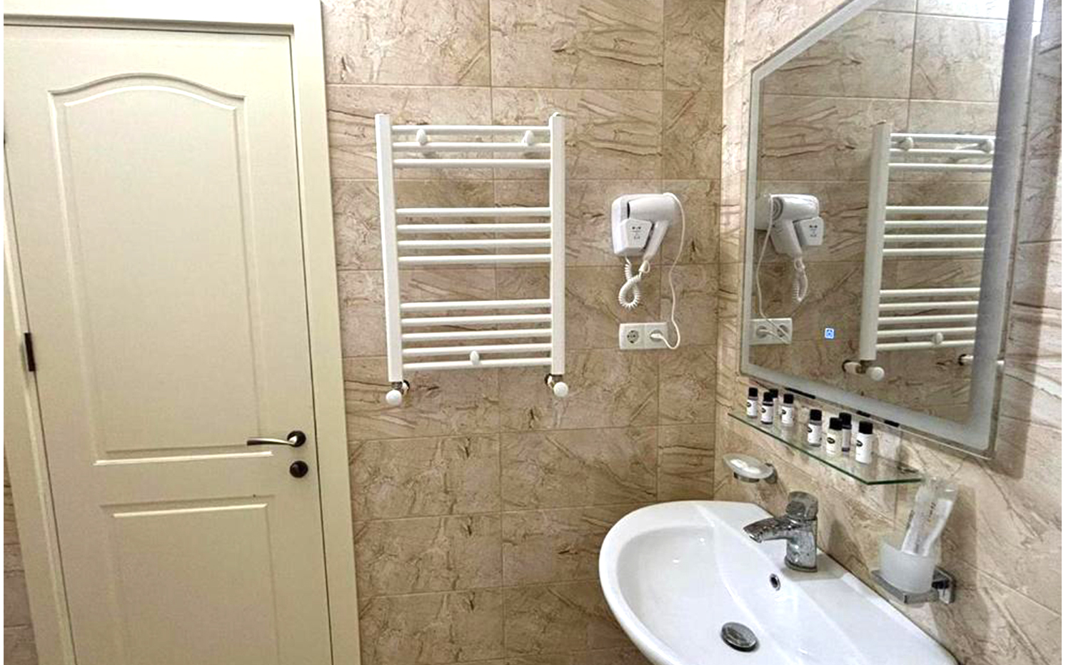 რაჭაში ნომრები საუზმით 2,3 ან 4 სტუმარზე