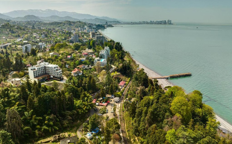 დელუქს ნომერი 2 სტუმარზე, დახურული აუზით და საბავშვო სივრცით მწვანე კონცხზე