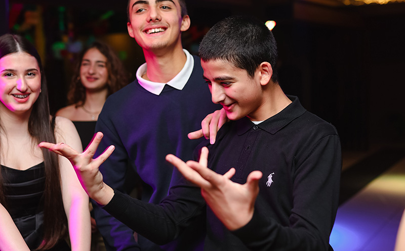 დახურული თინეიჯერული წვეულება 15 სტუმარზე