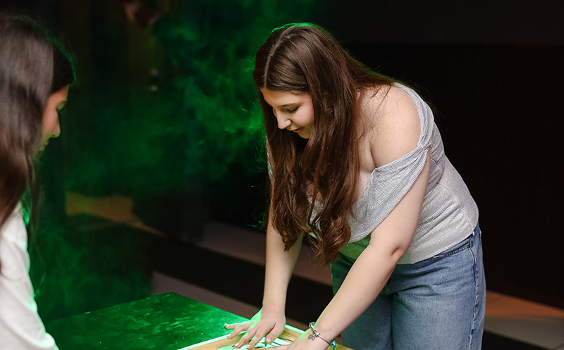 დახურული თინეიჯერული წვეულება 15 სტუმარზე