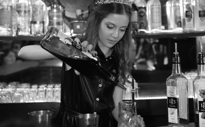 დახურული თინეიჯერული წვეულება 15 სტუმარზე