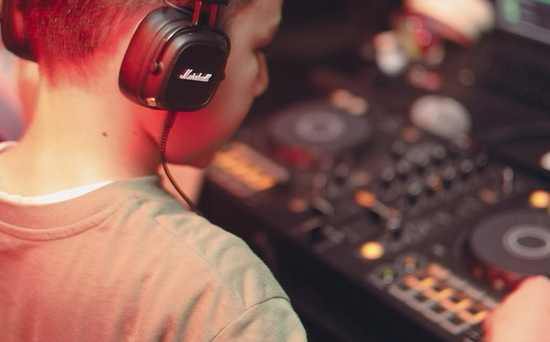 DJ&Cocktails წვეულება 10, 15, 20, 25 ან 30 მოზარდზე