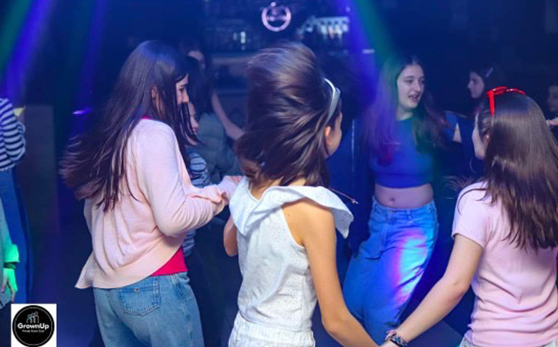 DJ&Cocktails წვეულება 15 მოზარდზე