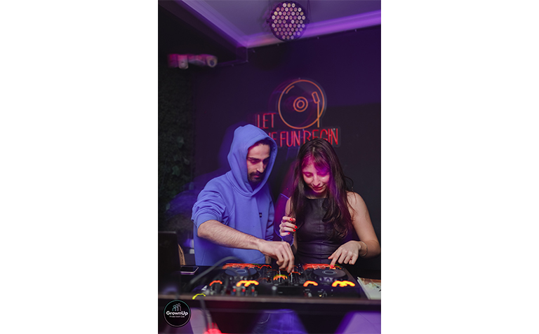 20 თინეიჯერზე, დახურული წვეულება ივენთ კლუბში