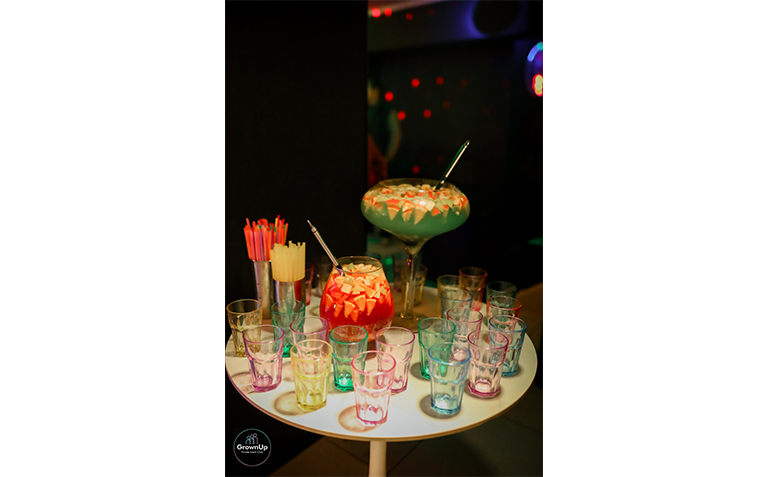 20 თინეიჯერზე, დახურული წვეულება ივენთ კლუბში