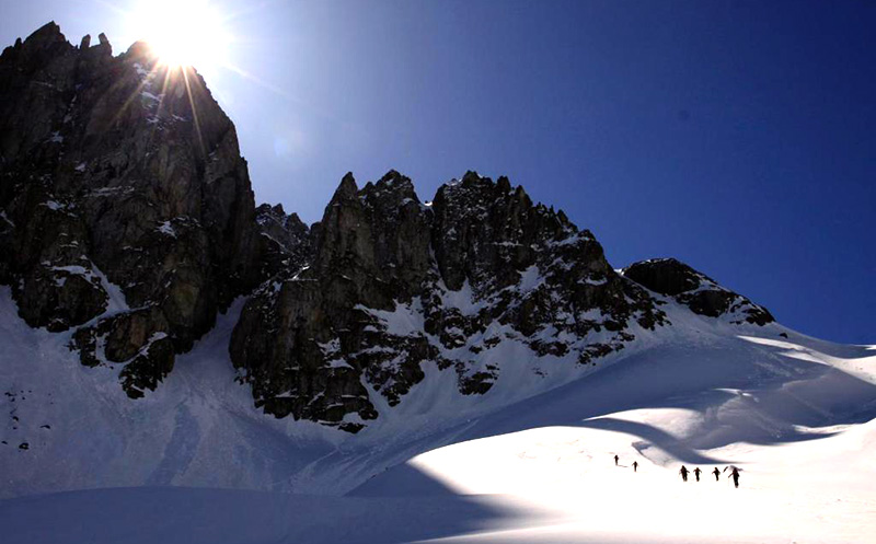4-17 იანვარი, გუდაურში 2, 3 ან 4 სტუმარზე ნომრები საუზმით და ვახშმით