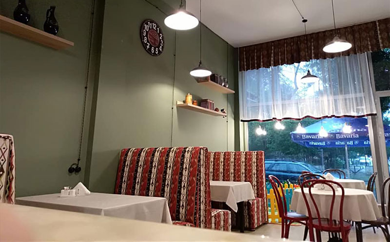 ქობულეთში, ნომერები 2 და 3 სტუმარზე საუზმით