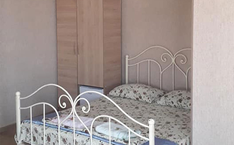 ქობულეთში, ნომერები 2 და 3 სტუმარზე საუზმით