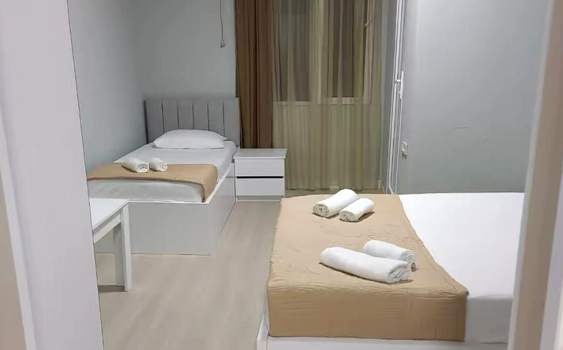 ივნისი, ივლისი, აგვისტო, ქობულეთში, ნომრები 2, 3 და 4 სტუმარზე საუზმით