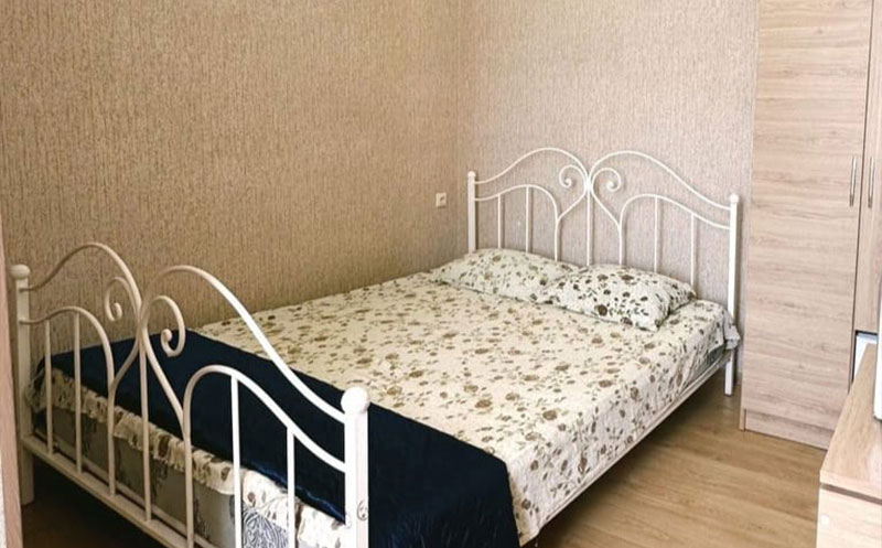 ქობულეთში, ნომერები 2 და 3 სტუმარზე საუზმით