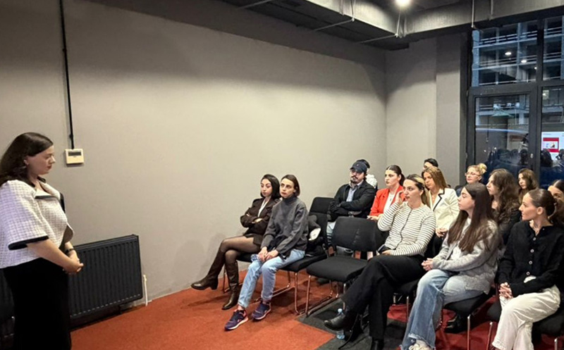 სამუშაო, შეხვედრების ან საკონფერენციო სივრცის დაქირავება დღიურად ან თვიურად