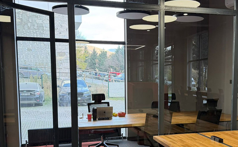 სამუშაო, შეხვედრების ან საკონფერენციო სივრცის დაქირავება დღიურად ან თვიურად