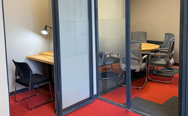 სამუშაო, შეხვედრების ან საკონფერენციო სივრცის დაქირავება დღიურად ან თვიურად