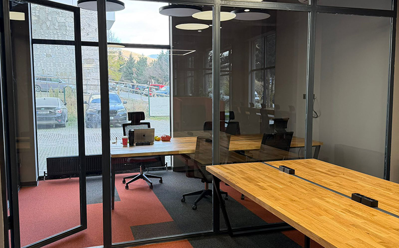 სამუშაო, შეხვედრების ან საკონფერენციო სივრცის დაქირავება დღიურად ან თვიურად