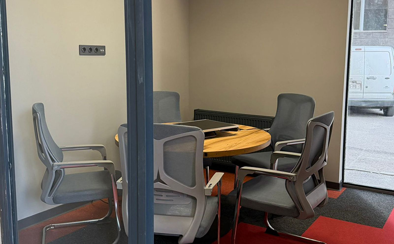 სამუშაო, შეხვედრების ან საკონფერენციო სივრცის დაქირავება დღიურად ან თვიურად