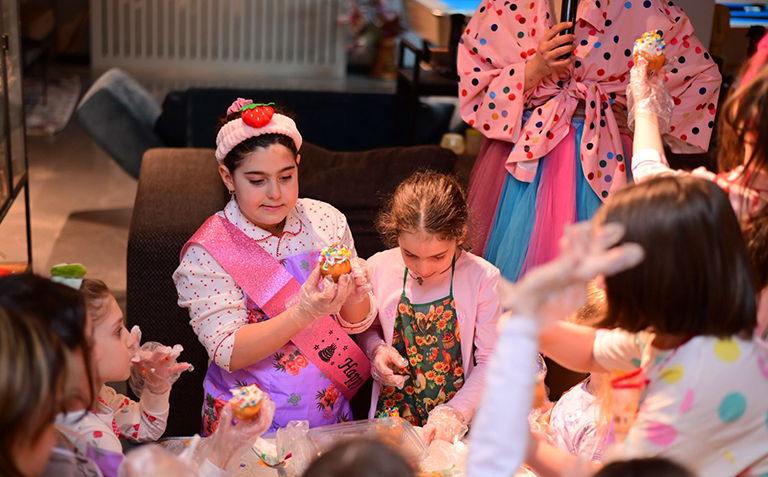 გამოძახებით, 1,5 საათიანი პროგრამა "გოგონების ფართი" + საჩუქარი