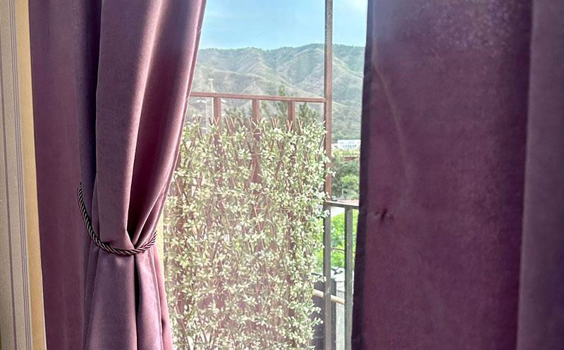 თბილისში, ნომერი 2 სტუმარზე ტერასით