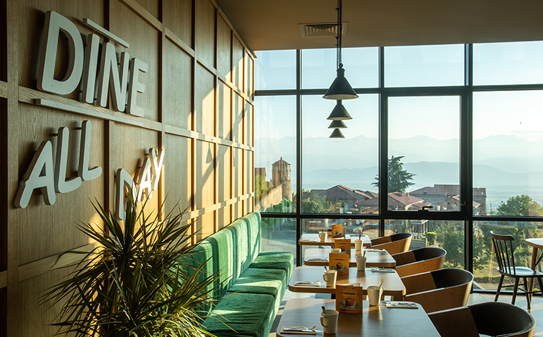 ნომერი 2 სტუმარზე საუზმით/საუზმის გარეშე, დახურული აუზი, საუნა, ფიტნეს სივრცე კახეთში