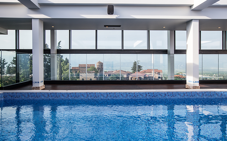 ნომერი 2 სტუმარზე საუზმით/საუზმის გარეშე, დახურული აუზი, საუნა, ფიტნეს სივრცე კახეთში