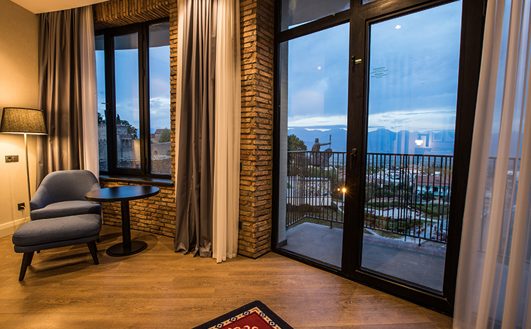 ნომერი 2 სტუმარზე საუზმით/საუზმის გარეშე, დახურული აუზი, საუნა, ფიტნეს სივრცე კახეთში