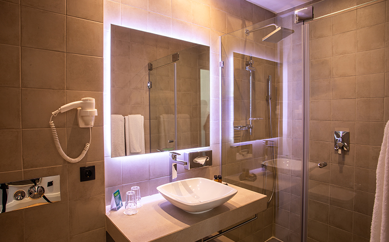 ნომერი 2 სტუმარზე საუზმით/საუზმის გარეშე, დახურული აუზი, საუნა, ფიტნეს სივრცე კახეთში