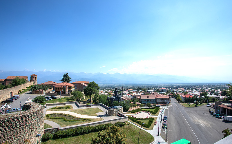 კახეთში, ნომერი 2 სტუმარზე საუზმით ან საუზმის გარეშე, აუზი, საუნა, ფიტნესი და რესტორნის ფასდაკლება